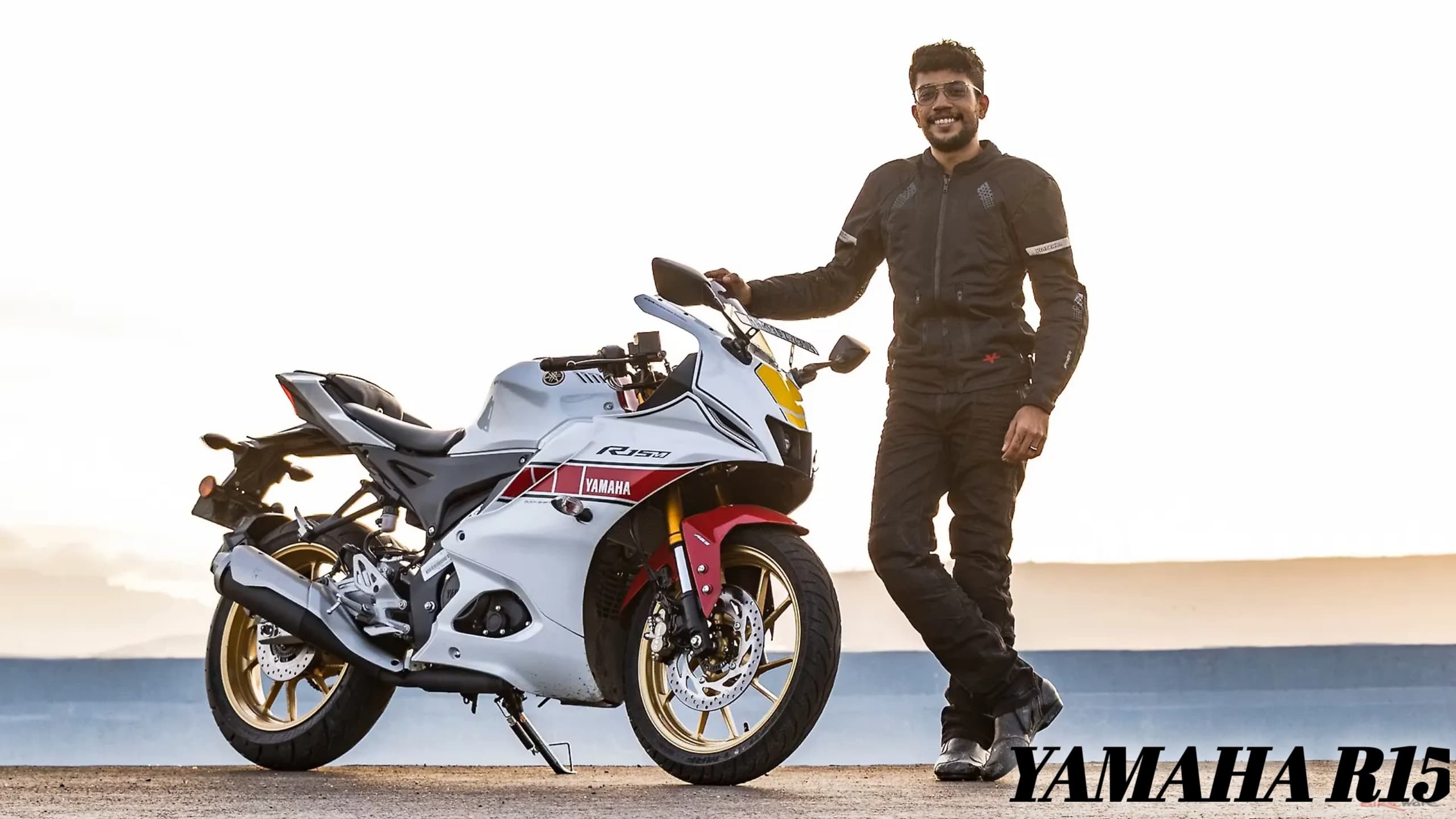 Yamaha R15 2025 का स्टाइलिश डिज़ाइन