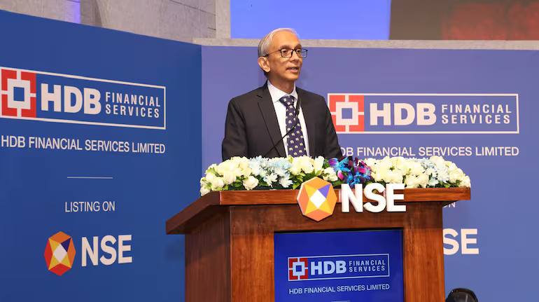 HDB Financial Shares Listing News शेयर बाजार में धमाकेदार एंट्री, पहले दिन 4.5% की छलांग